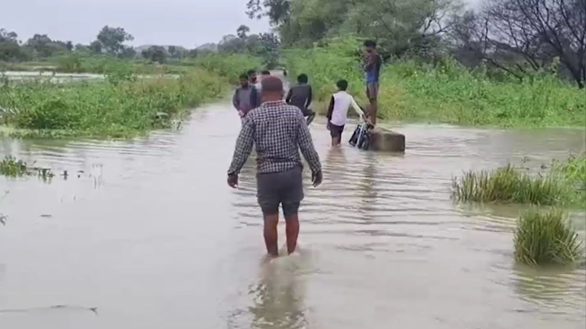 mahoba village flooding cut off district headquarters boats on roads