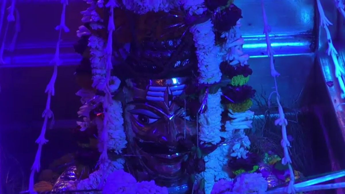 manikarnika ghat Burning pyres nagarvadhu dance 382 year tradition varanasi