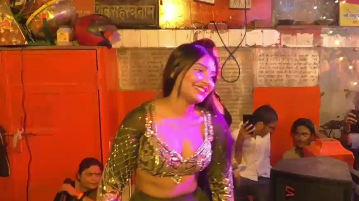 manikarnika ghat Burning pyres nagarvadhu dance 382 year tradition varanasi