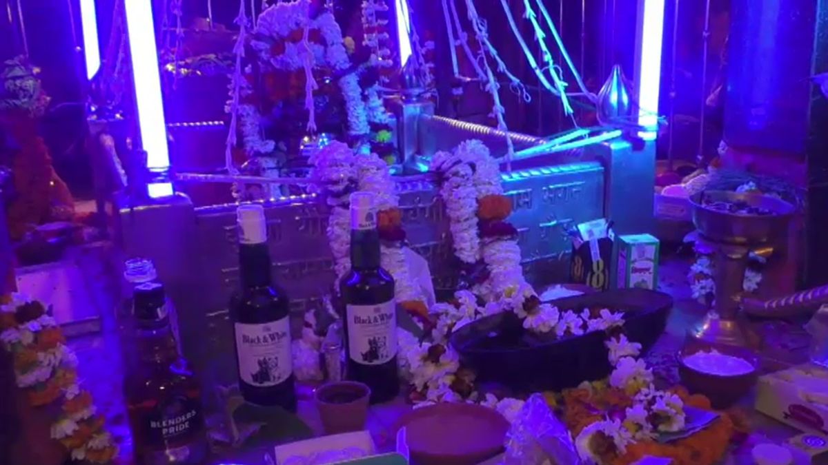 manikarnika ghat Burning pyres nagarvadhu dance 382 year tradition varanasi