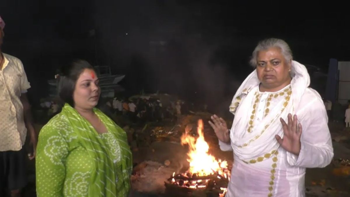 manikarnika ghat Burning pyres nagarvadhu dance 382 year tradition varanasi