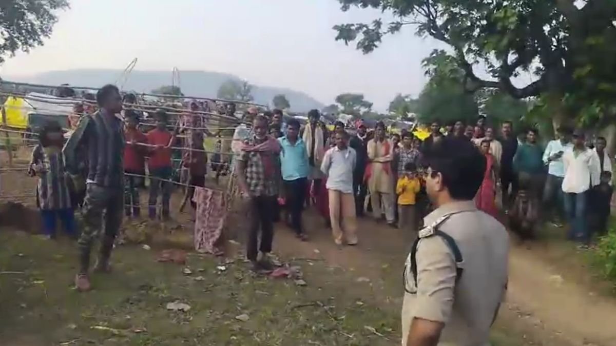 Mass Diamond Hunt Runjh River Panna Dispersed Forest Officials Safety Legal Concerns Mass Diamond Hunt Runjh River Panna Dispersed Forest Officials Safety Legal Concerns