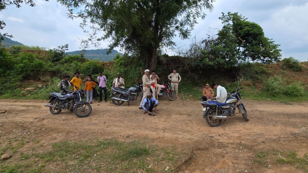 Mass Diamond Hunt Runjh River Panna Dispersed Forest Officials Safety Legal Concerns Mass Diamond Hunt Runjh River Panna Dispersed Forest Officials Safety Legal Concerns