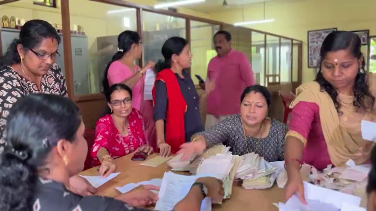 Mass Wedding three thousand men two hundred women apply Mass Wedding three thousand men two hundred women apply