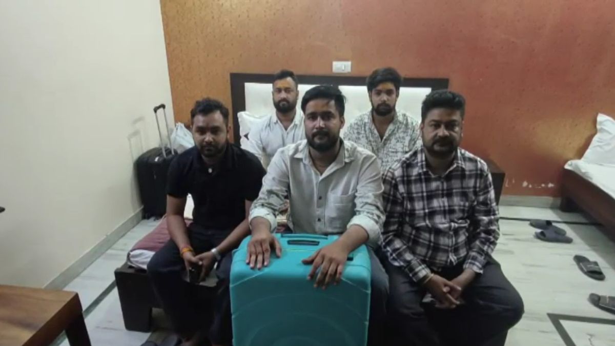 Mathura Premanand Maharaj Puppet Jojo Johnny Recovered After 30 Hours E Rickshaw Bag Mathura Premanand Maharaj Puppet Jojo Johnny Recovered After 30 Hours E Rickshaw Bag