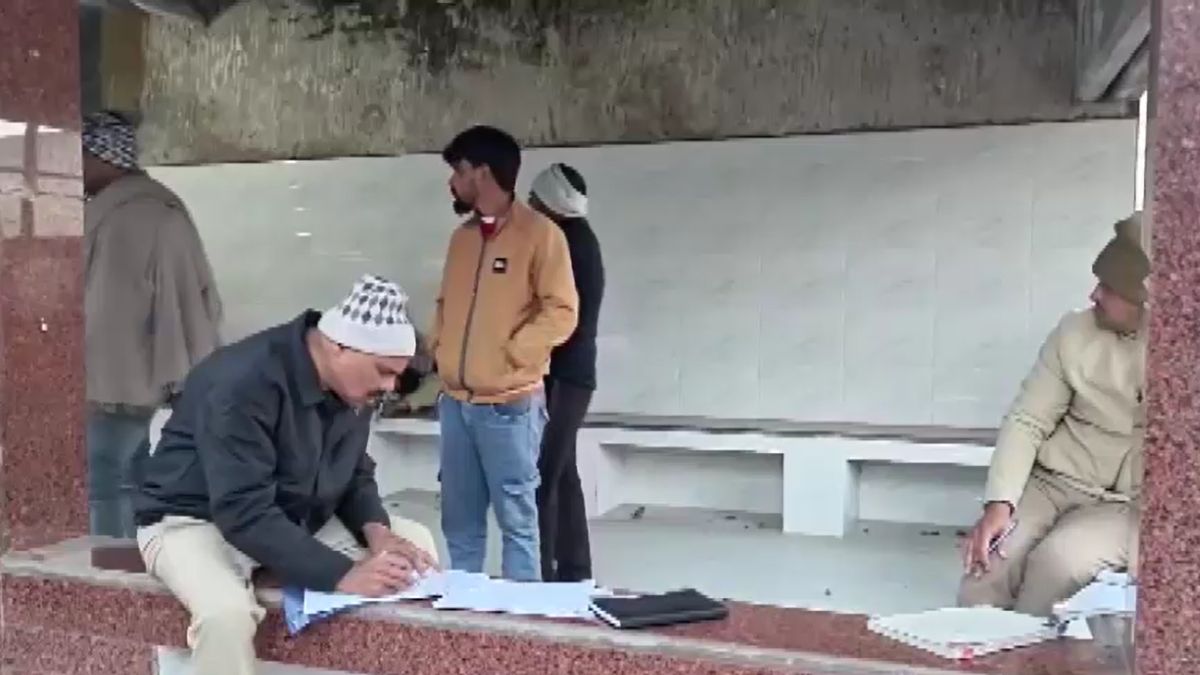 mathura yamuna expressway accident tanker crushes passengers 6 dead