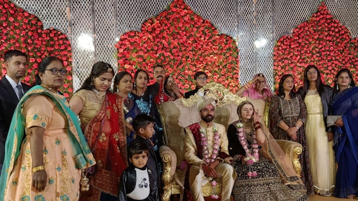 जर्मनी छोरी को भाया राजस्थानी छोरा, पुष्कर में हिंदू रीति रिवाज से की शादी