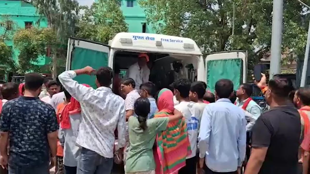 milk seller jumps into pond saves 12 year old boy from drowning in bettiah milk seller jumps into pond saves 12 year old boy from drowning in bettiah