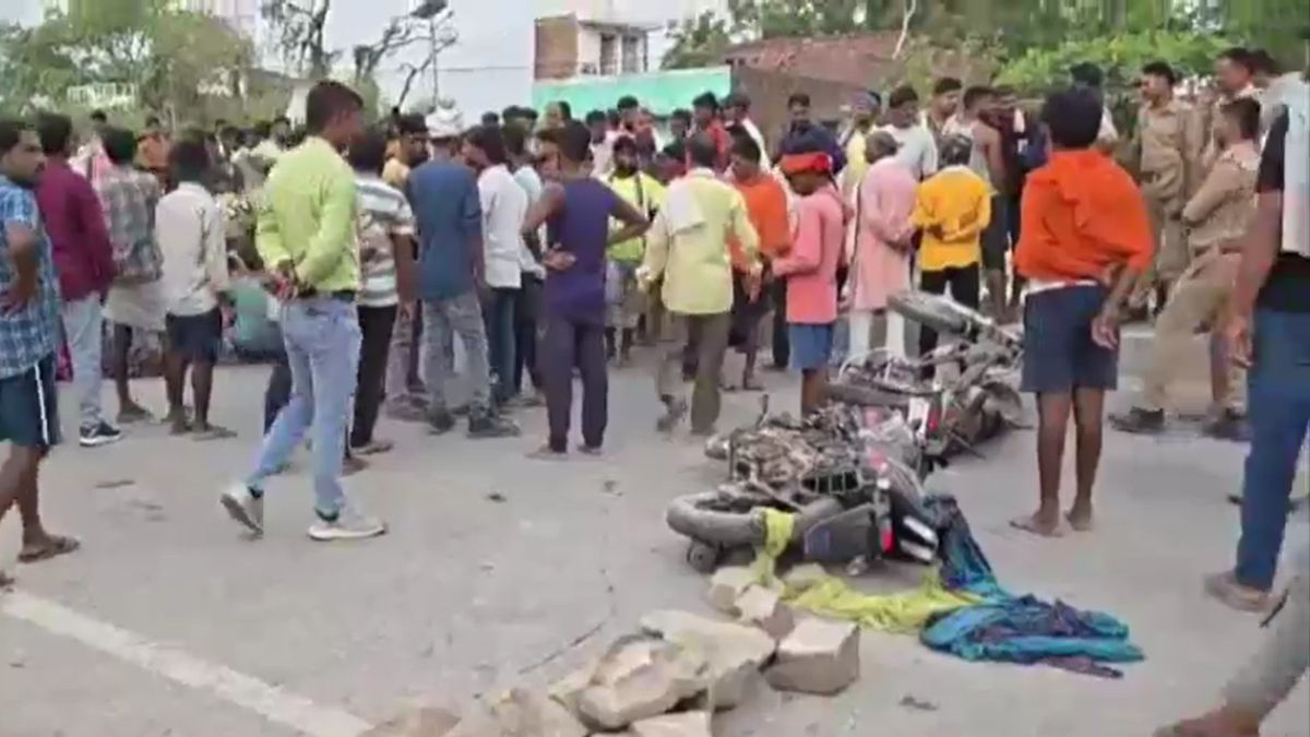 mirzapur truck crashes into house after tyre burst three killed while sleeping mirzapur truck crashes into house after tyre burst three killed while sleeping