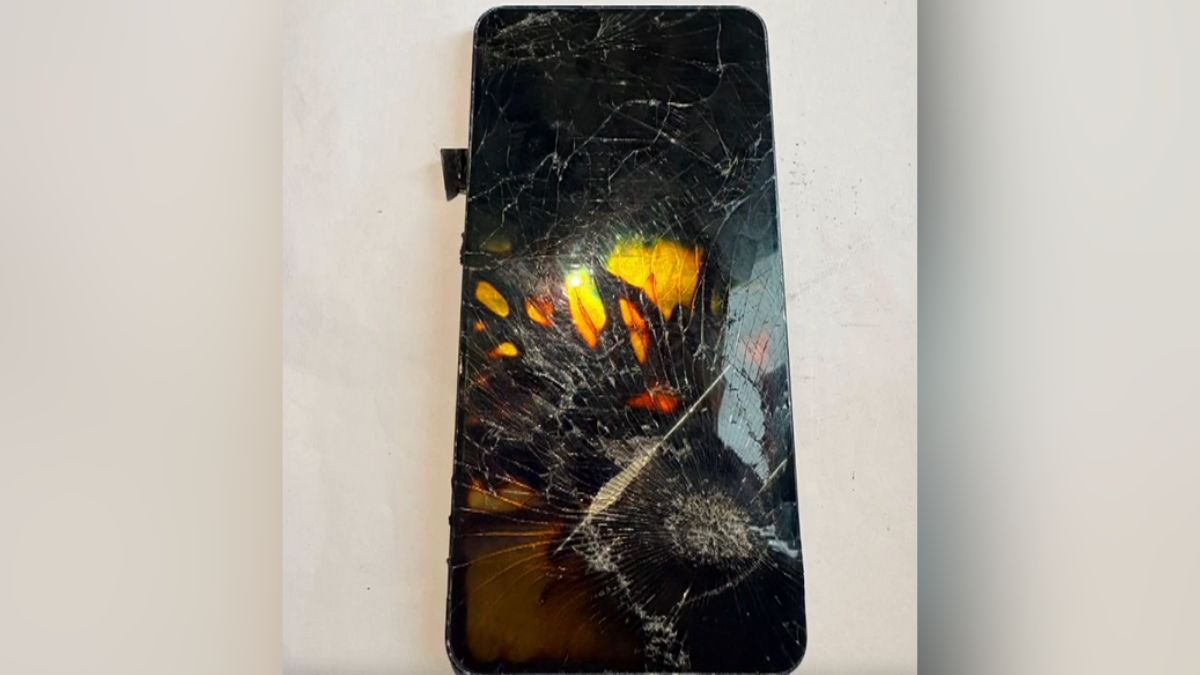 mobile phone explodes in pocket ghaziabad railway station man injured mobile phone explodes in pocket ghaziabad railway station man injured