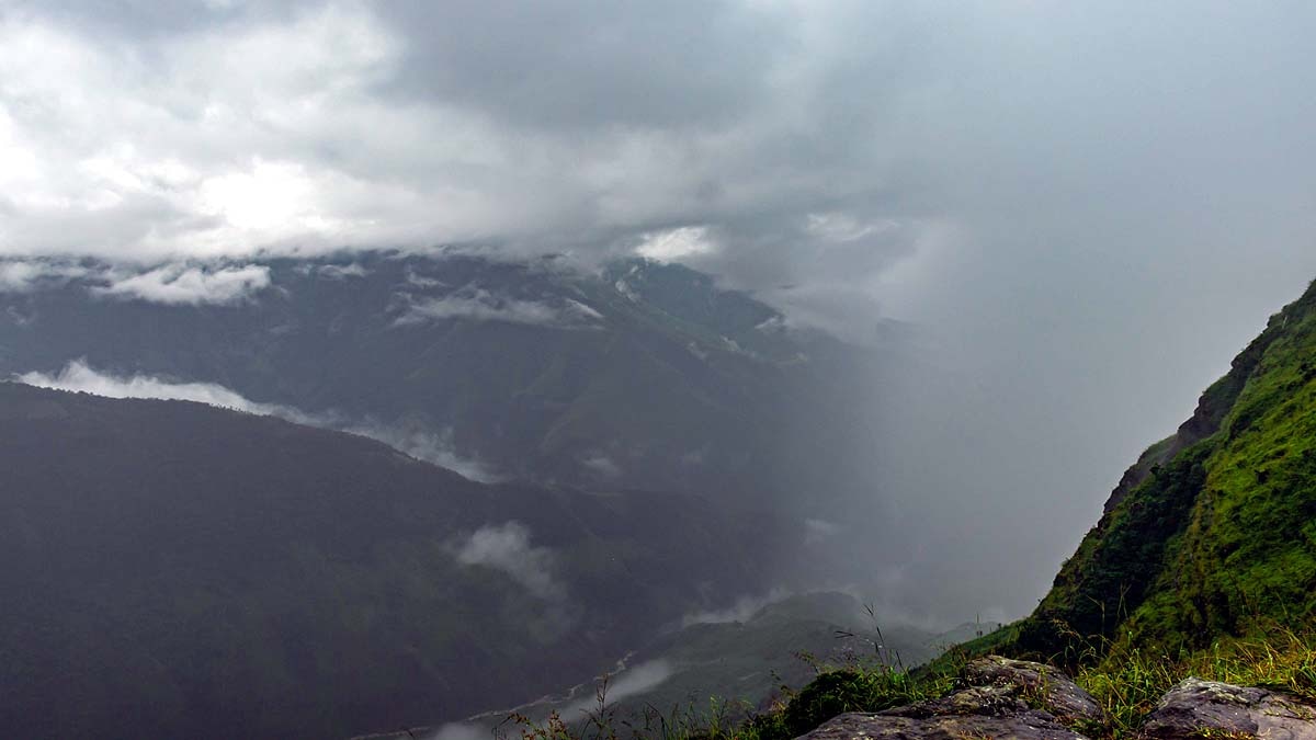 monsoon crosses himalaya