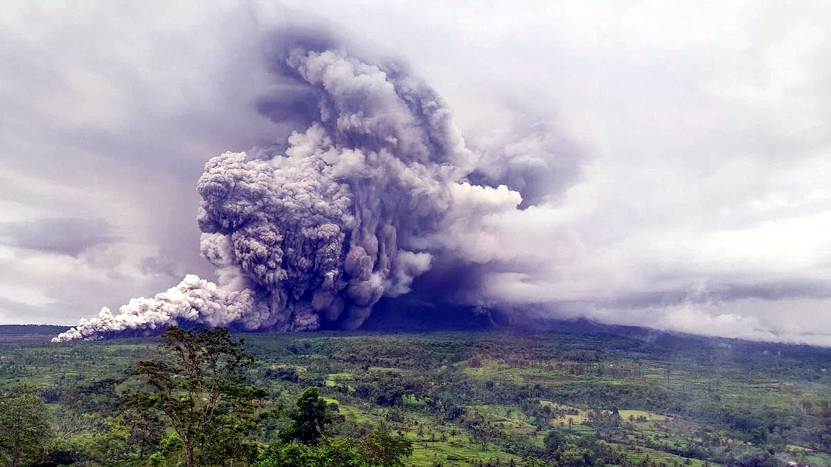 Mount Semeru Indonesia Volcano Eruption
