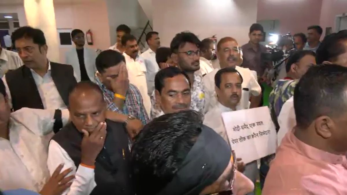 mp assembly congress black band protest over rahul gandhi detention paper leak issue mp assembly congress black band protest over rahul gandhi detention paper leak issue