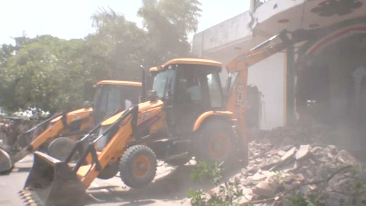 Multi story mazar demolished by UP administration in Ghaziabad