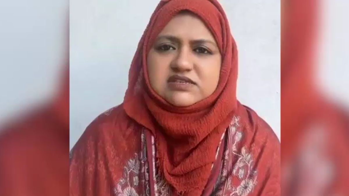 Munawwar rana daughter urusa reaction on hiba rana triple talaq