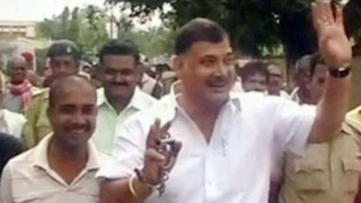 अंडरवर्ड ने थे कनेक्शन