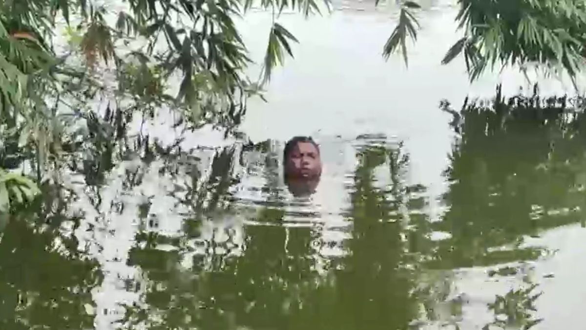 murshidabad 16 year old boy living in ponds left home at 11 shocking story murshidabad 16 year old boy living in ponds left home at 11 shocking story