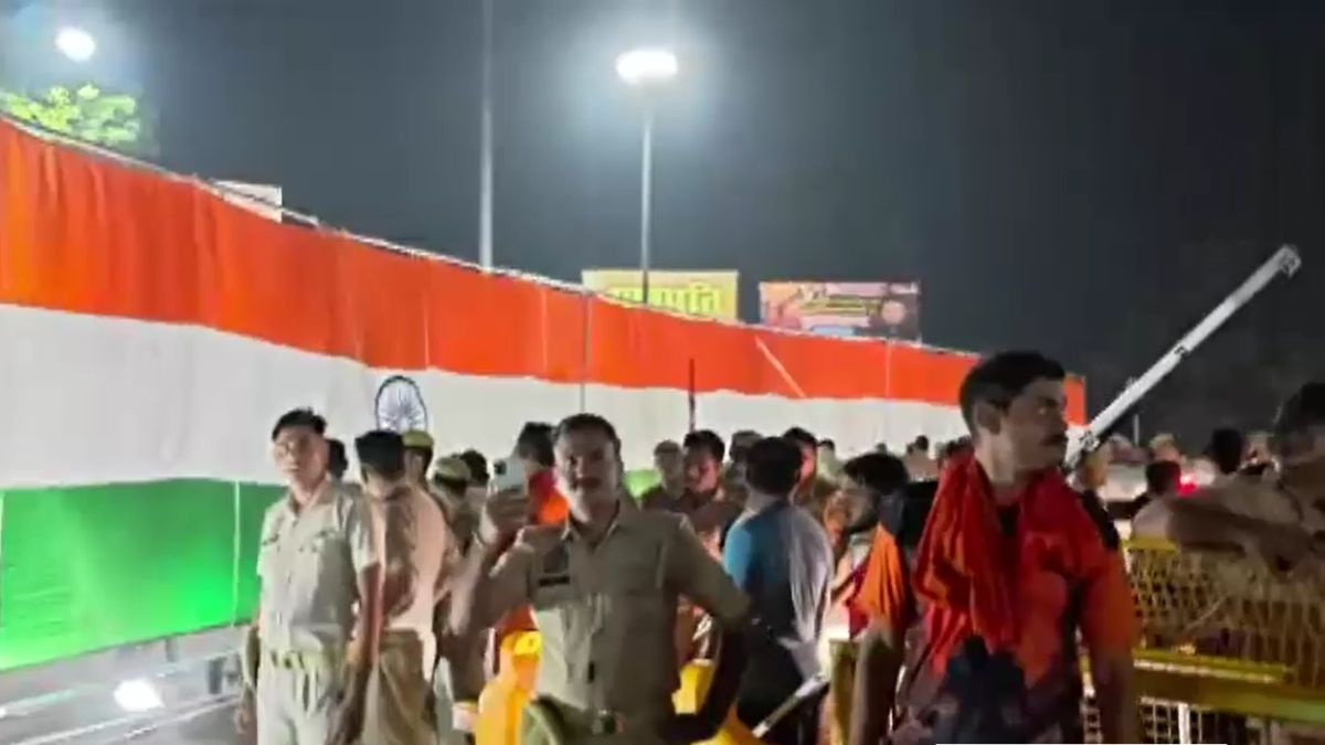 muzaffarnagar 221 feet tricolour kanwar draws crowd 21 shiv devotees dedicate yatra to martyrs muzaffarnagar 221 feet tricolour kanwar draws crowd 21 shiv devotees dedicate yatra to martyrs