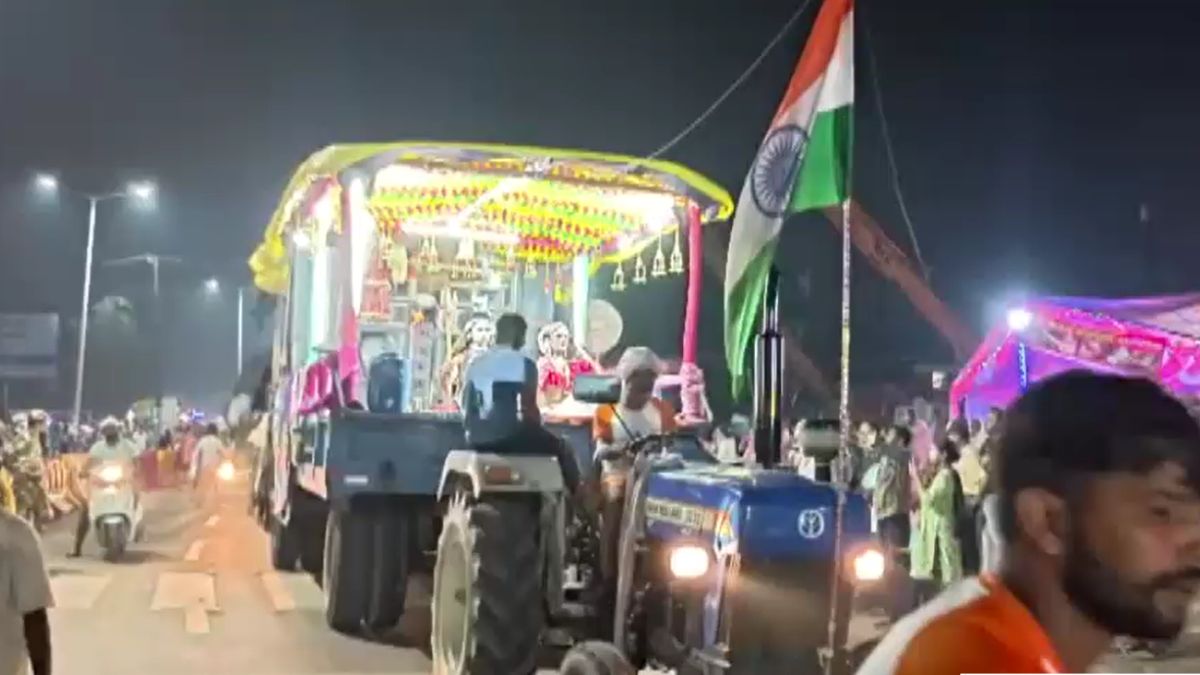 muzaffarnagar 221 feet tricolour kanwar draws crowd 21 shiv devotees dedicate yatra to martyrs muzaffarnagar 221 feet tricolour kanwar draws crowd 21 shiv devotees dedicate yatra to martyrs
