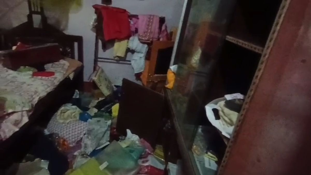 muzaffarpur hands feet tied blindfolded 30 lakh dacoity retired teacher home
