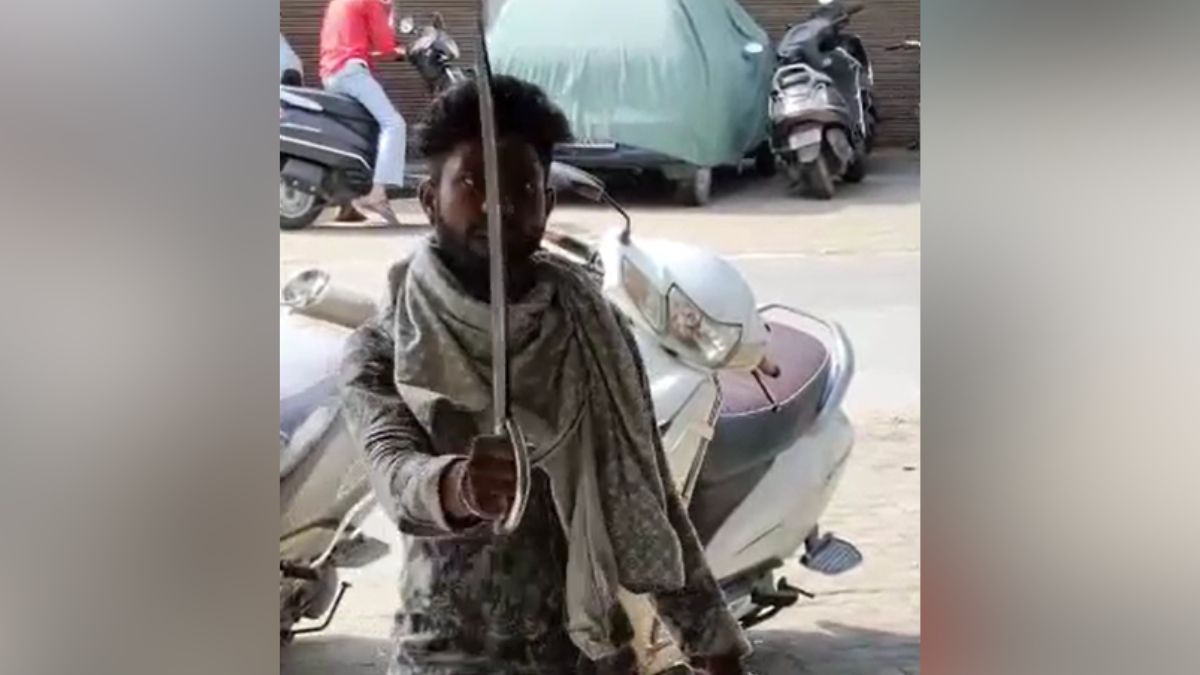 nagpur mobile repair customer sword shop three day delay video viral nagpur mobile repair customer sword shop three day delay video viral