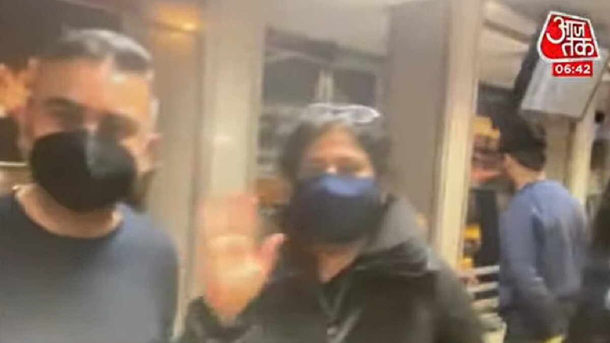 रोमानिया के बुखारेस्ट के शरणार्थी कैंप में 250 लोगों के लिए खाना लेकर पहुंची नीता.