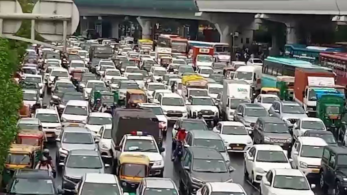 दिल्ली: बारिश ने खोली तैयारियों की पोल... धौला कुआं से एयरपोर्ट-गुड़गांव तक लगा जाम