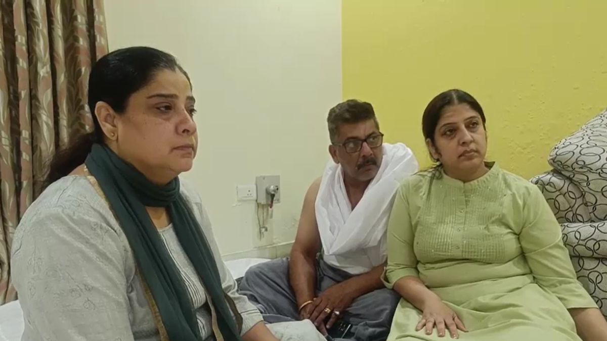 बॉयफ्रेंड ने दूसरी गर्लफ्रेंड को बुलाकर खोला था गेट, कहां है फ्लैट की तीसरी चाबी...? मुंबई में महिला पायलट की मौत की पूरी कहानी बॉयफ्रेंड ने दूसरी गर्लफ्रेंड को बुलाकर खोला था गेट, कहां है फ्लैट की तीसरी चाबी...? मुंबई में महिला पायलट की मौत की पूरी कहानी