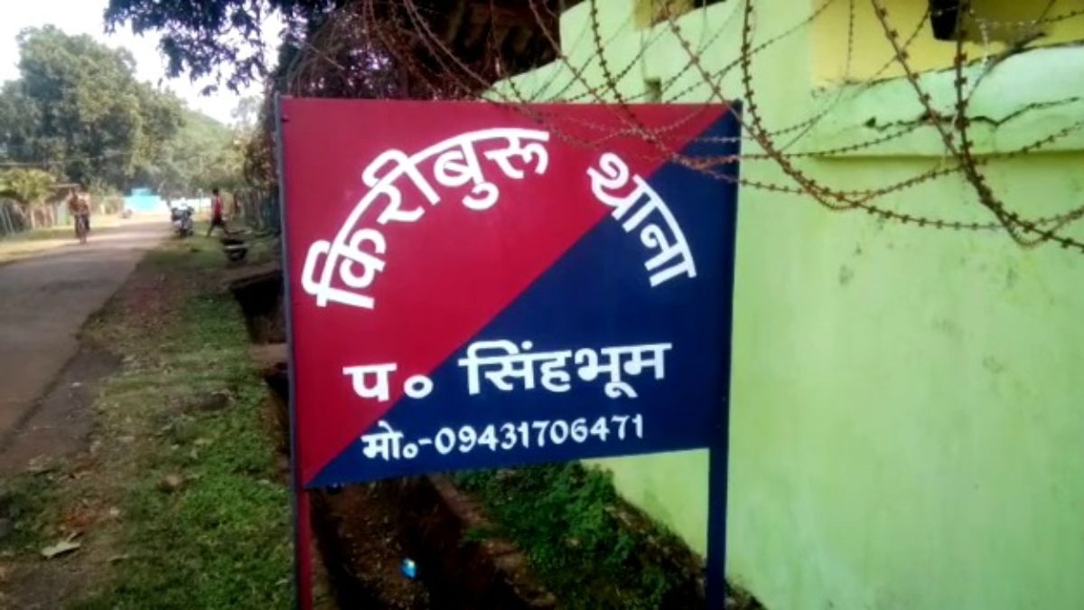 जंगल में सुरक्षाबलों के कैंप पर गिरी बिजली, एक जवान शहीद, नक्सल ऑपरेशन के बीच हादसा जंगल में सुरक्षाबलों के कैंप पर गिरी बिजली, एक जवान शहीद, नक्सल ऑपरेशन के बीच हादसा