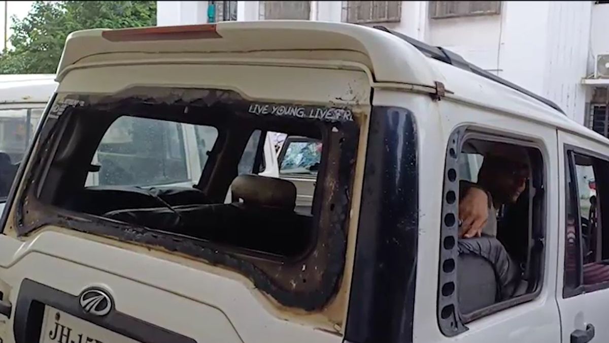 जामताड़ा में कोयला ढुलाई को लेकर बवाल... ग्रामीणों और सुरक्षा बलों के बीच झड़प, कई जवान घायल