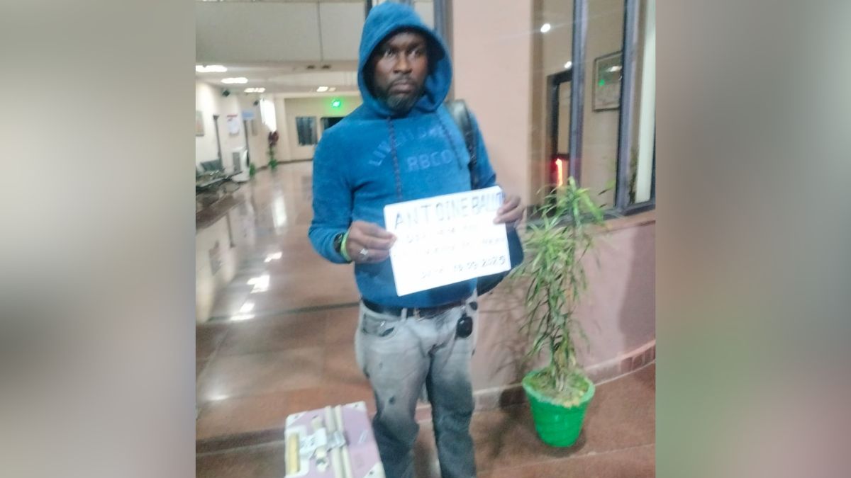 nigerian citizen caught fake passport raxaul border deportation