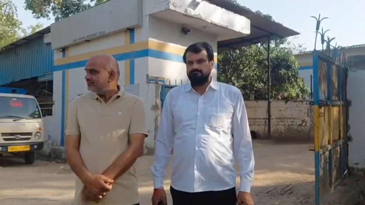 नोएडा के डीएम ने दुल्हन के पिता को शादी के लिए 20 गैस सिलेंडर देने में मदद की