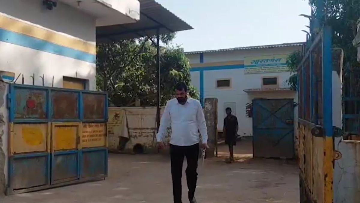 नोएडा के डीएम ने दुल्हन के पिता को शादी के लिए 20 गैस सिलेंडर देने में मदद की