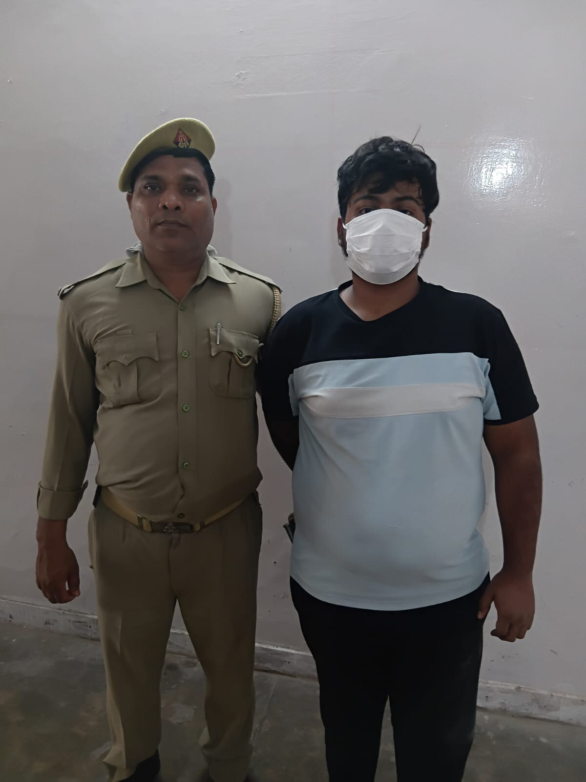 पुलिस की गिरफ्त में आरोपी