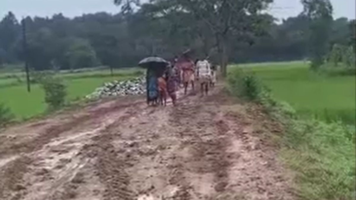 odisha nabarangpur ambulance stuck muddy road punjiguda tractor rescue