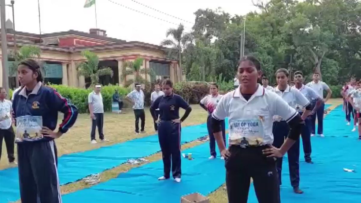 over 500 boats on hooghly river to host yoga day demonstration in kolkata