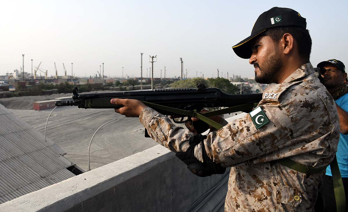 Pakistani soldiers Saudi Arabia Iran
