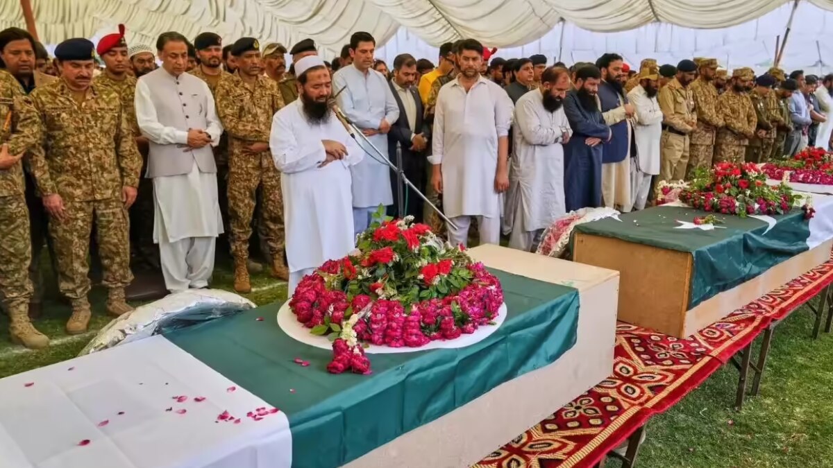 Pakistan Army Officers Attended Funeral of Terrorists Pakistan Army Officers Attended Funeral of Terrorists Killed in Indian Strikes on 7th May Ops Sindoor