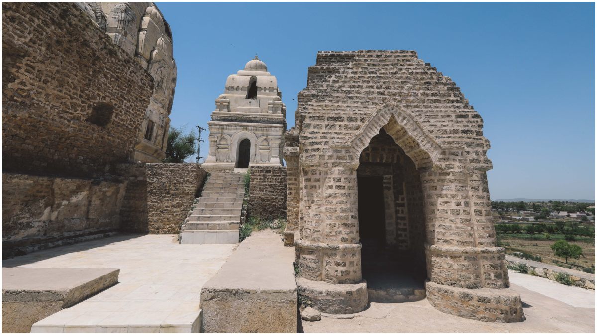 पाकिस्तान में हिंदू मंदिर (Photo: Getty) pakistan hindu mandir