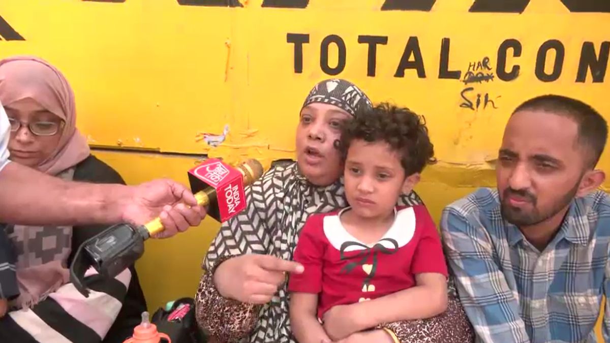 अटारी बॉर्डर पर पहुंचीं महिलाएं. (Screengrab) अटारी बॉर्डर पर पहुंचीं महिलाएं. (Screengrab)