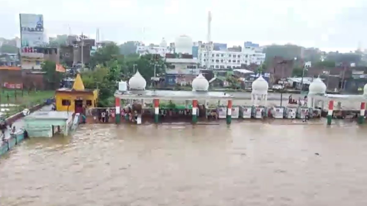 patna ganga flood threat sdo kashish bakshi planing sdrf boats divers