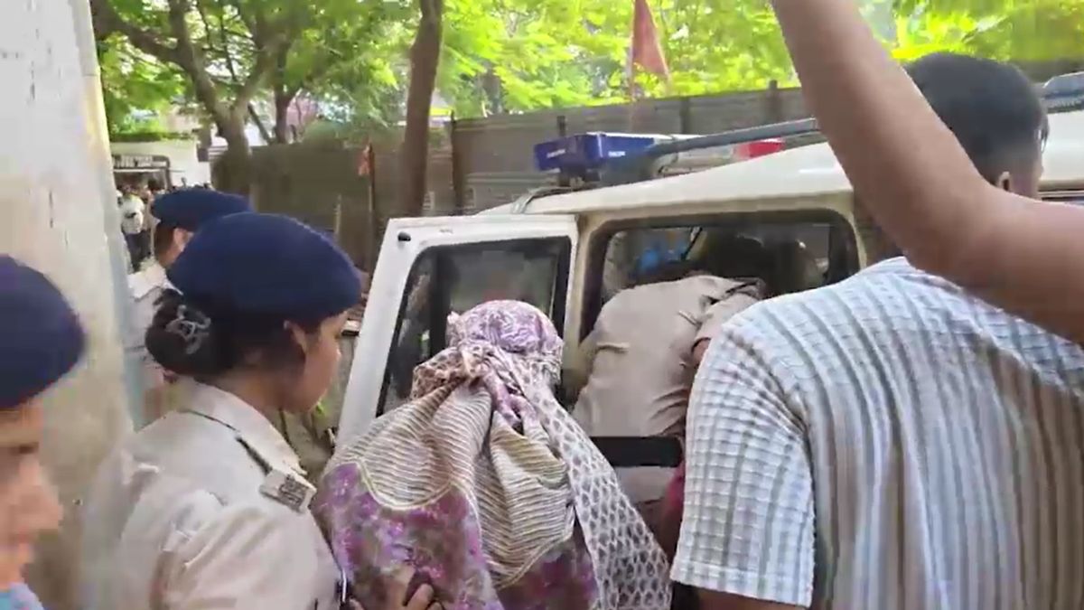 patna guest house alleged sex racket police raid four women one man detained patna guest house alleged sex racket police raid four women one man detained
