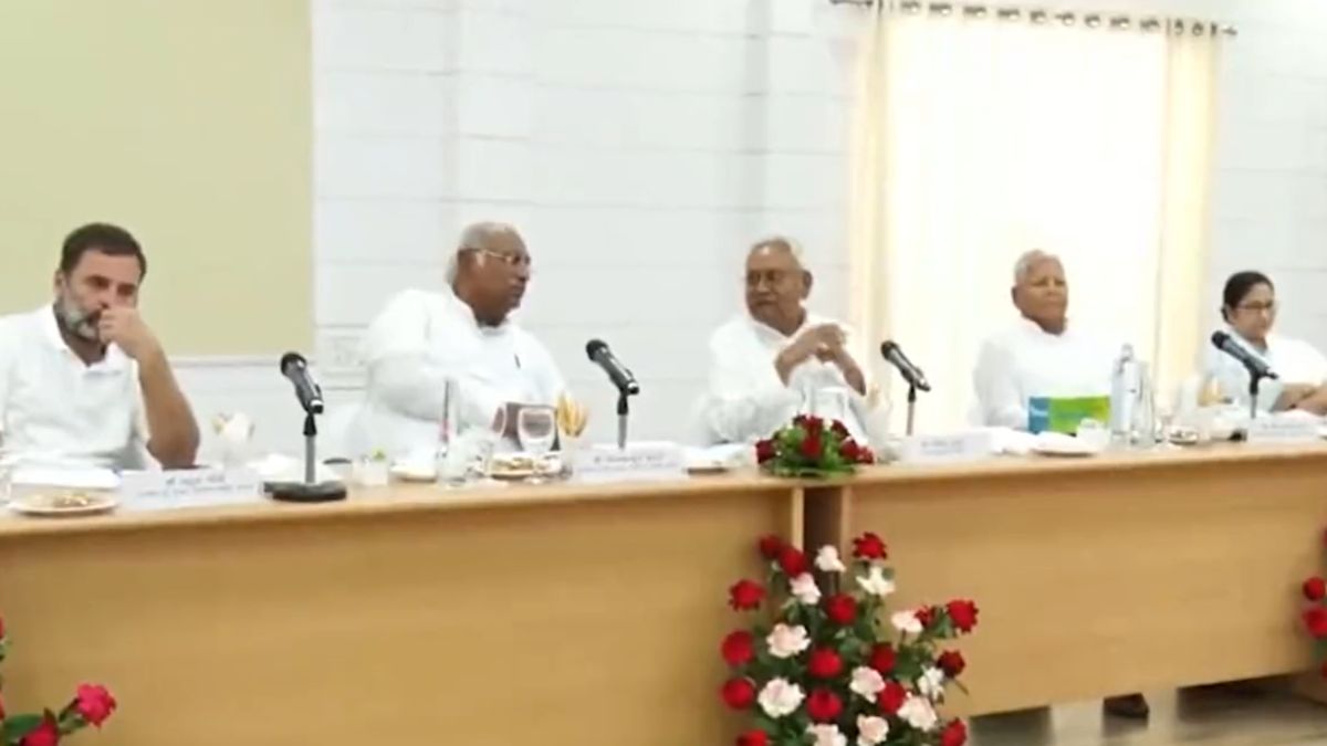 पटना में विपक्षी दलों की महाबैठक