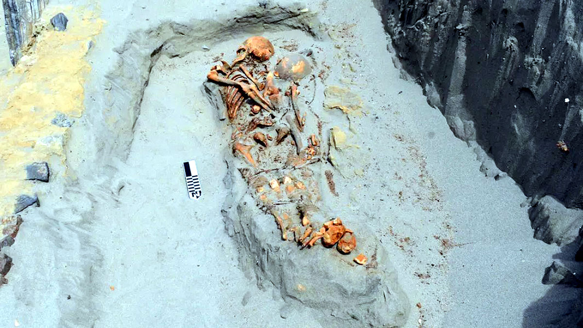 peru 2300 year old skeletons 