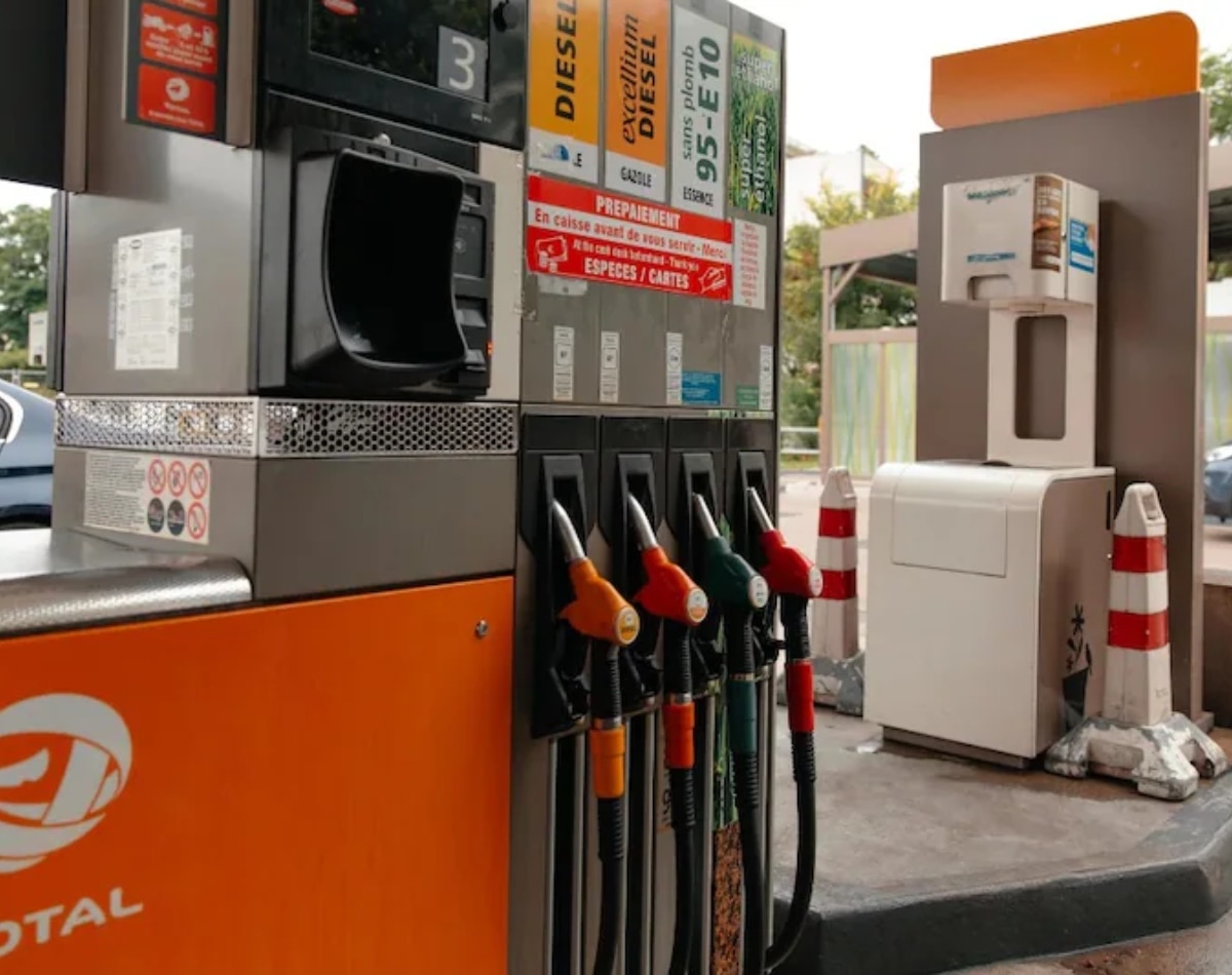 फ्रांस में खाली हो रहे पेट्रोल पंप. (Photo: AFP) Petrol-Diesel Crisis In France