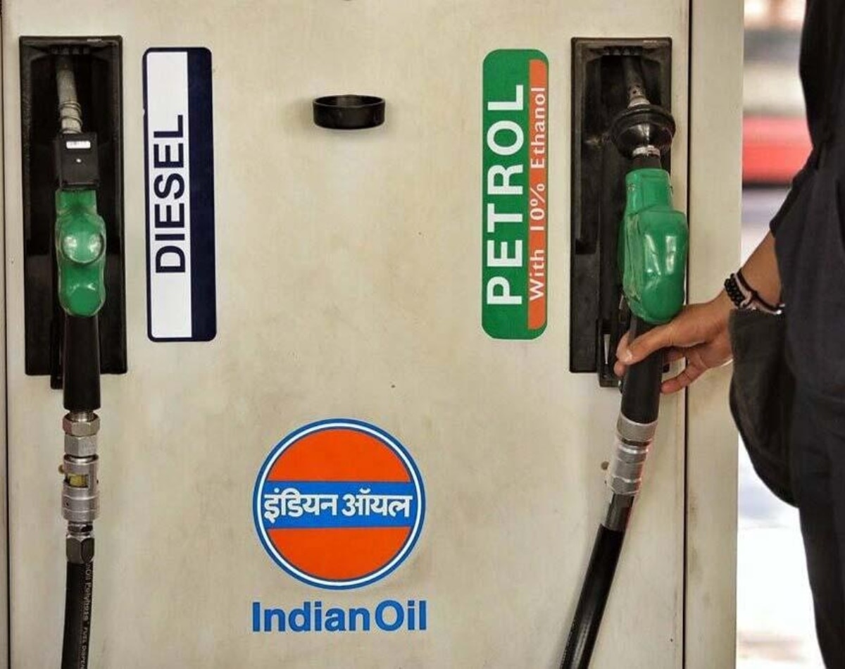 अभी रुकती नजर नहीं आ रही ईंधन की कीमतों में बढ़ोतरी. (File Photo: ITG) Petrol Diesel Price Hike