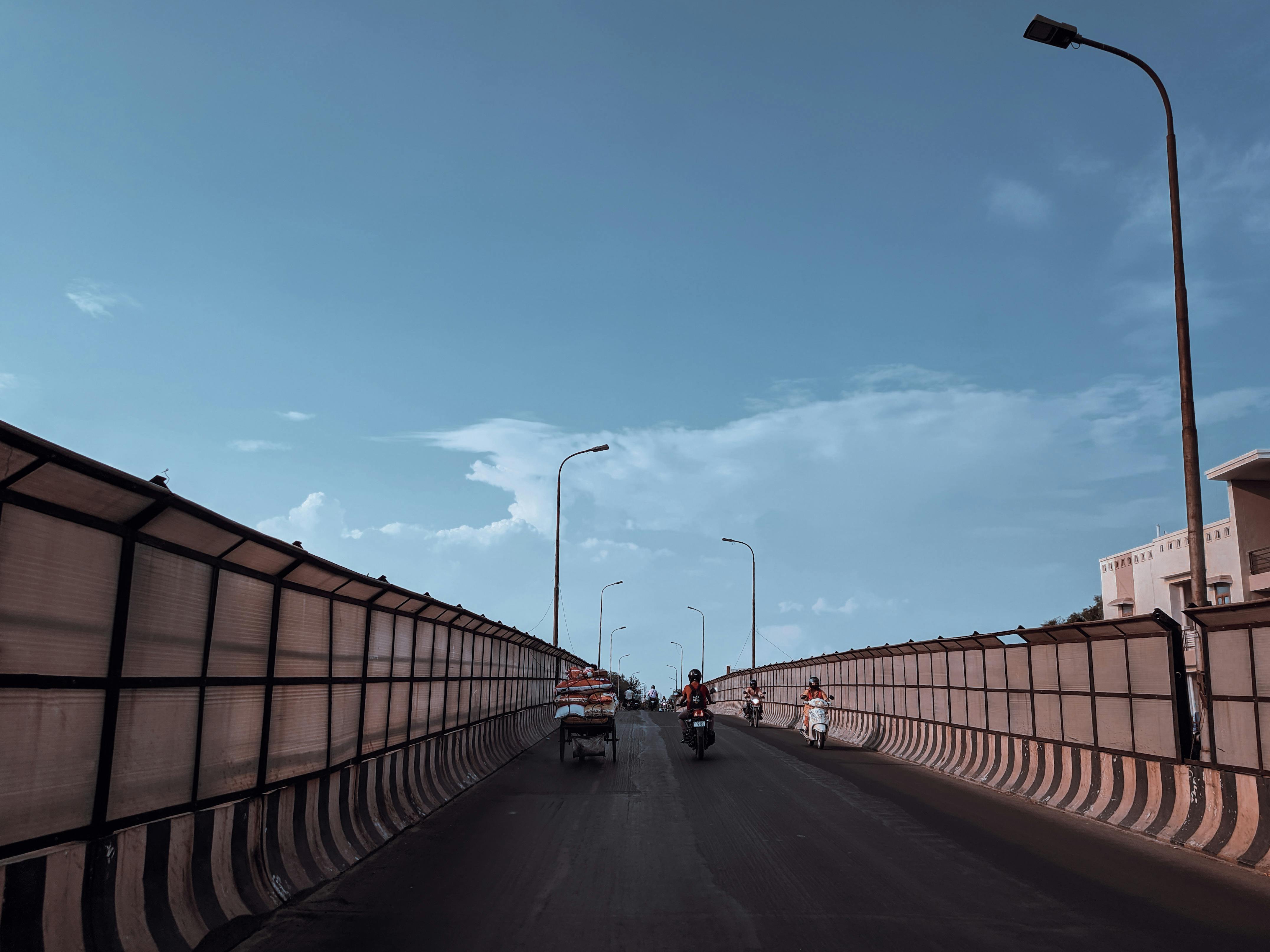 कैसे आगे बढ़ रहा है लखनऊ (Photo-PEXELS)