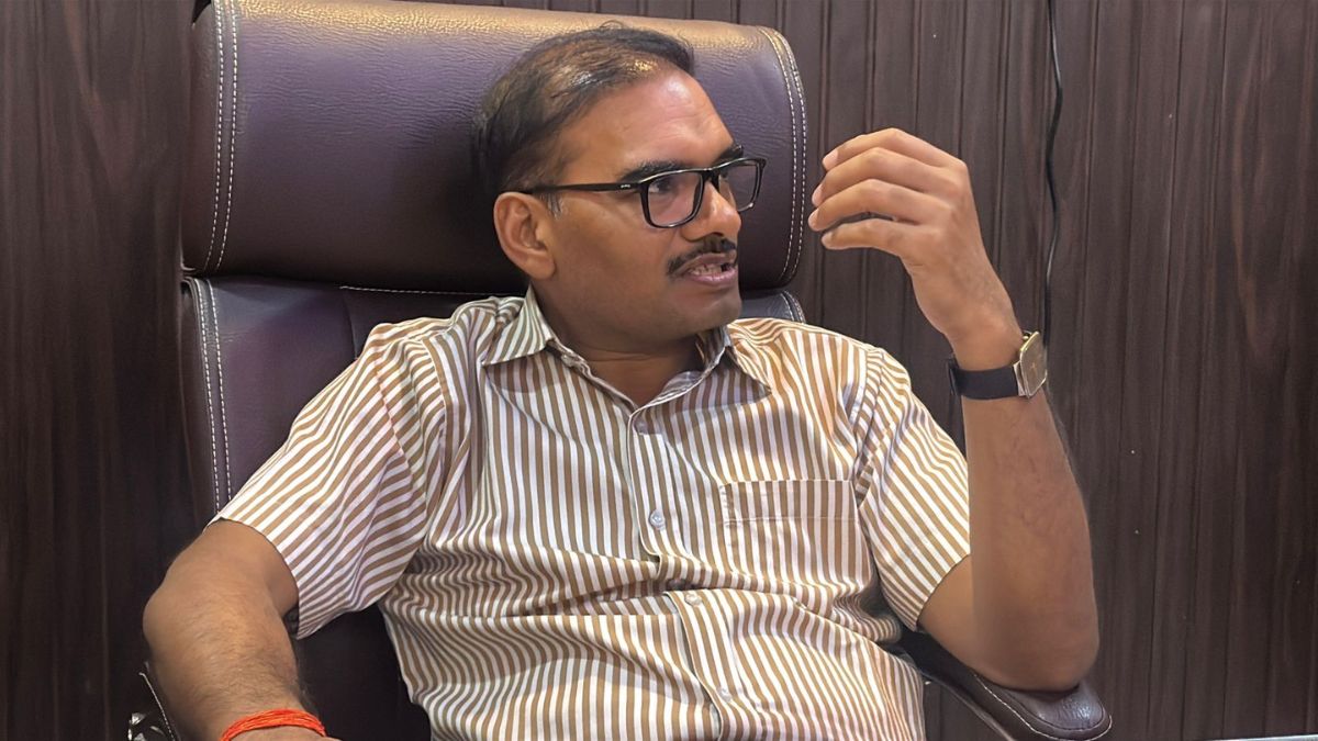 पीलीभीत में करोड़ों का घोटाला, चपरासी की तीन पत्नियां, फर्जी शिक्षक धोखाधड़ी पीलीभीत में करोड़ों का घोटाला, चपरासी की तीन पत्नियां, फर्जी शिक्षक धोखाधड़ी