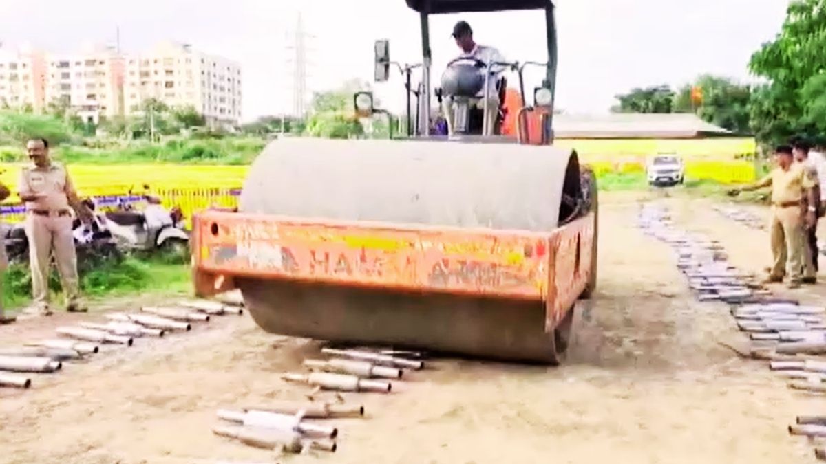 Pimpri Chinchwad Police Cracks Down Modified Silencers Illegal Number Plates Pimpri Chinchwad Police Cracks Down Modified Silencers Illegal Number Plates