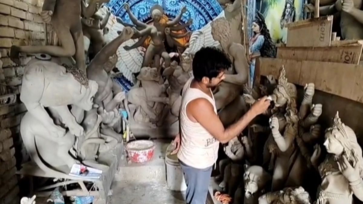 potters son durga idol kalna bengal village england potters son durga idol kalna bengal village england